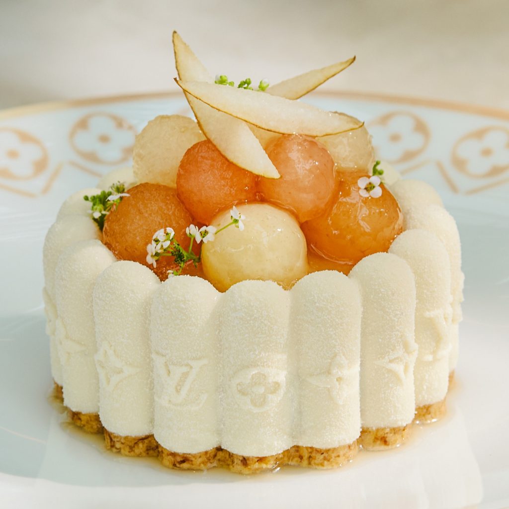 le cafe louis vuitton