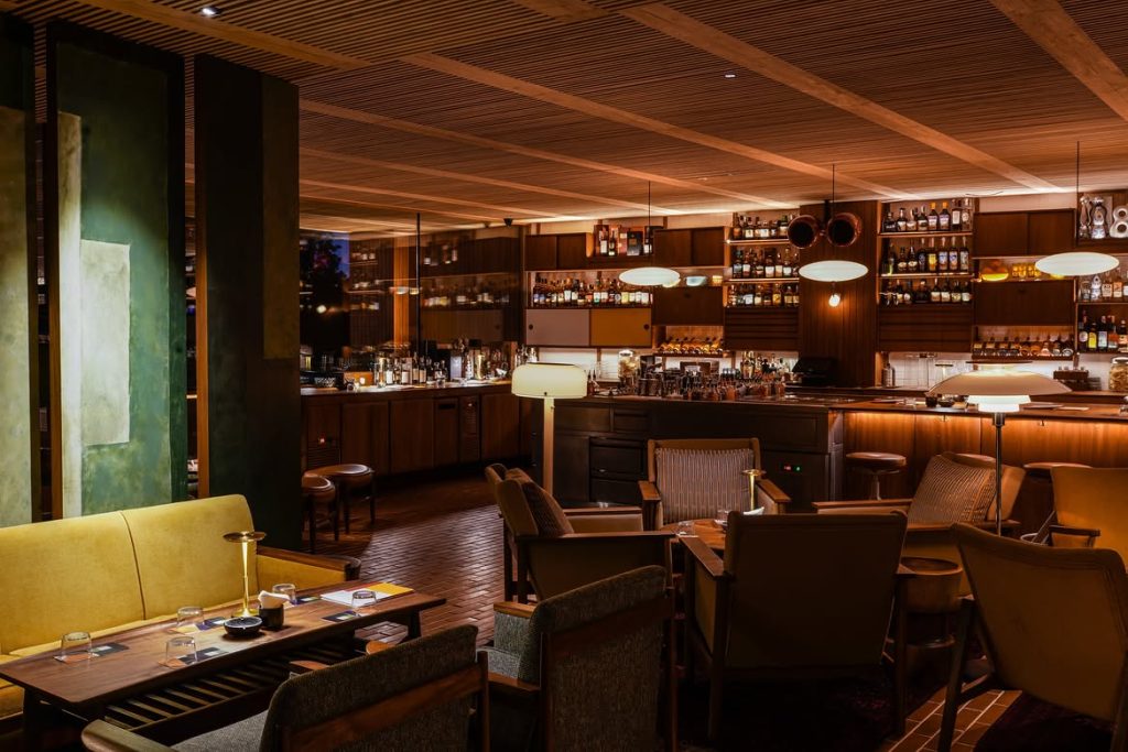 bar speakeasy